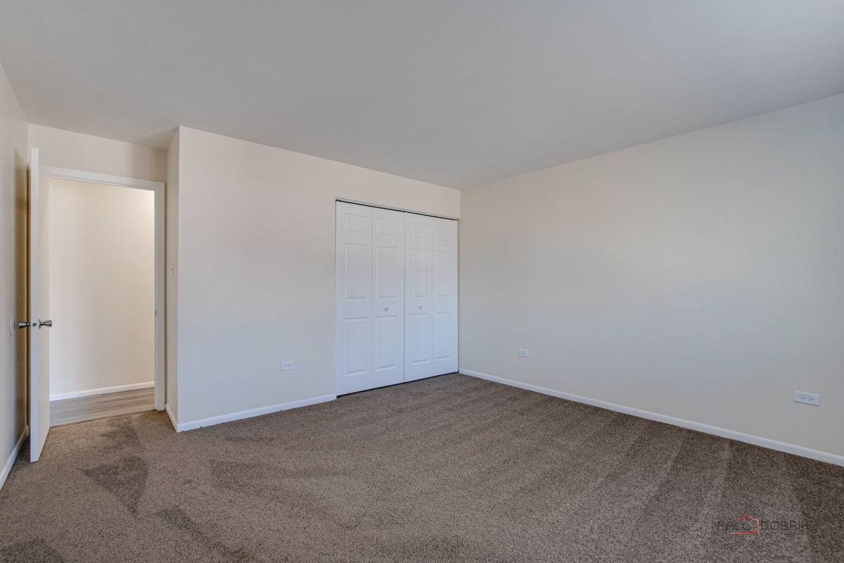 Apartment for rent at 550 Deepwoods Dr, Mundelein, IL 60060