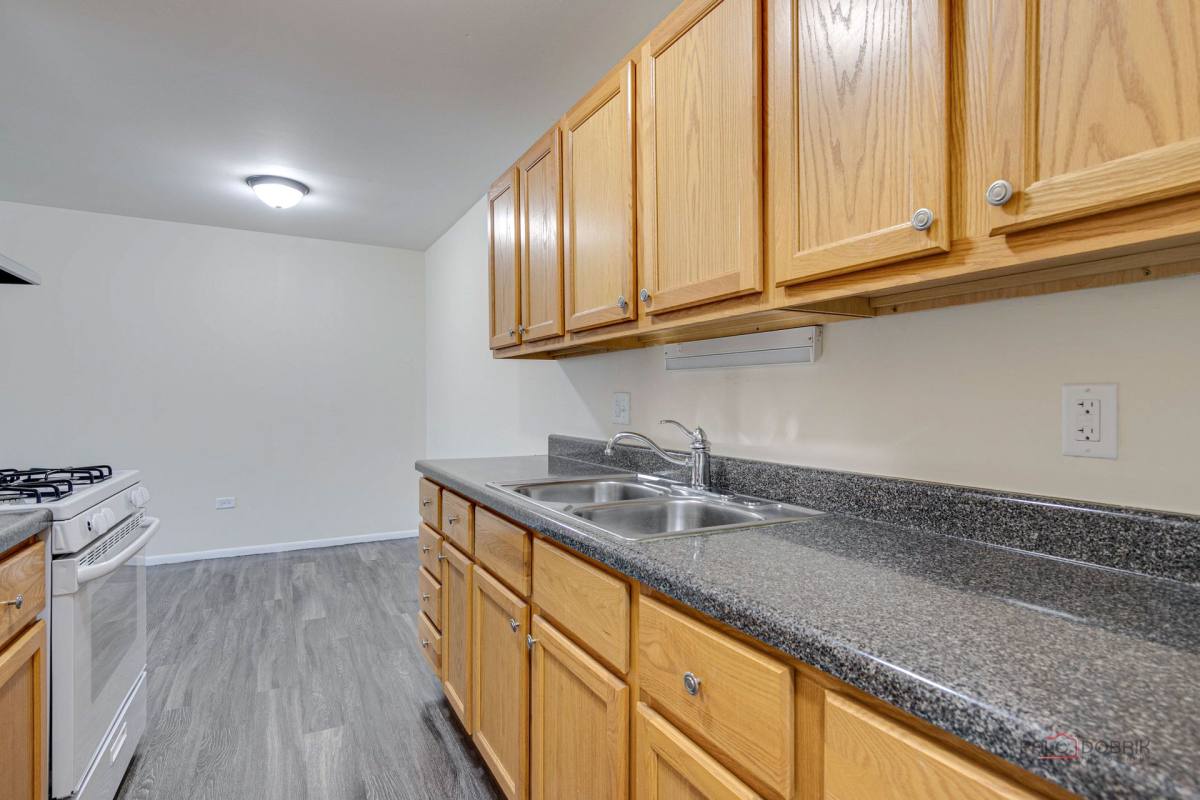 Apartment for rent at 550 Deepwoods Dr, Mundelein, IL 60060