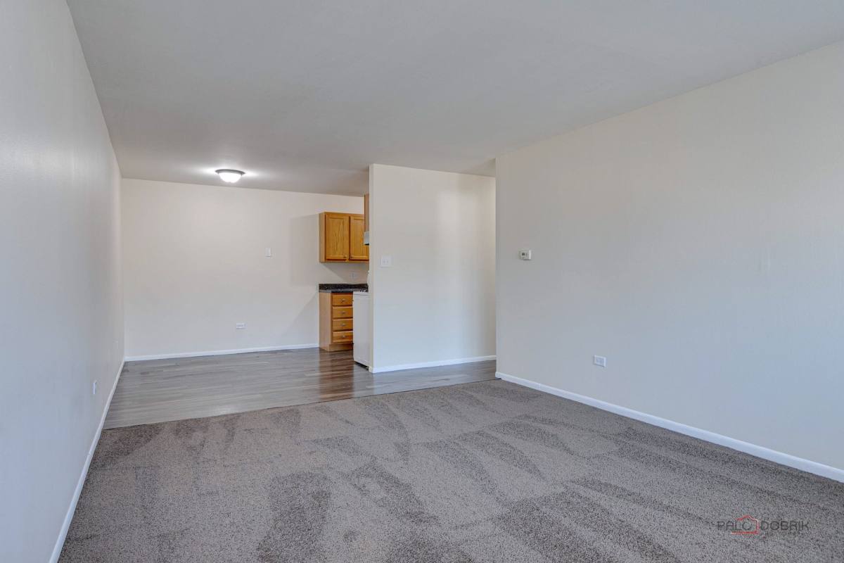 Apartment for rent at 550 Deepwoods Dr, Mundelein, IL 60060
