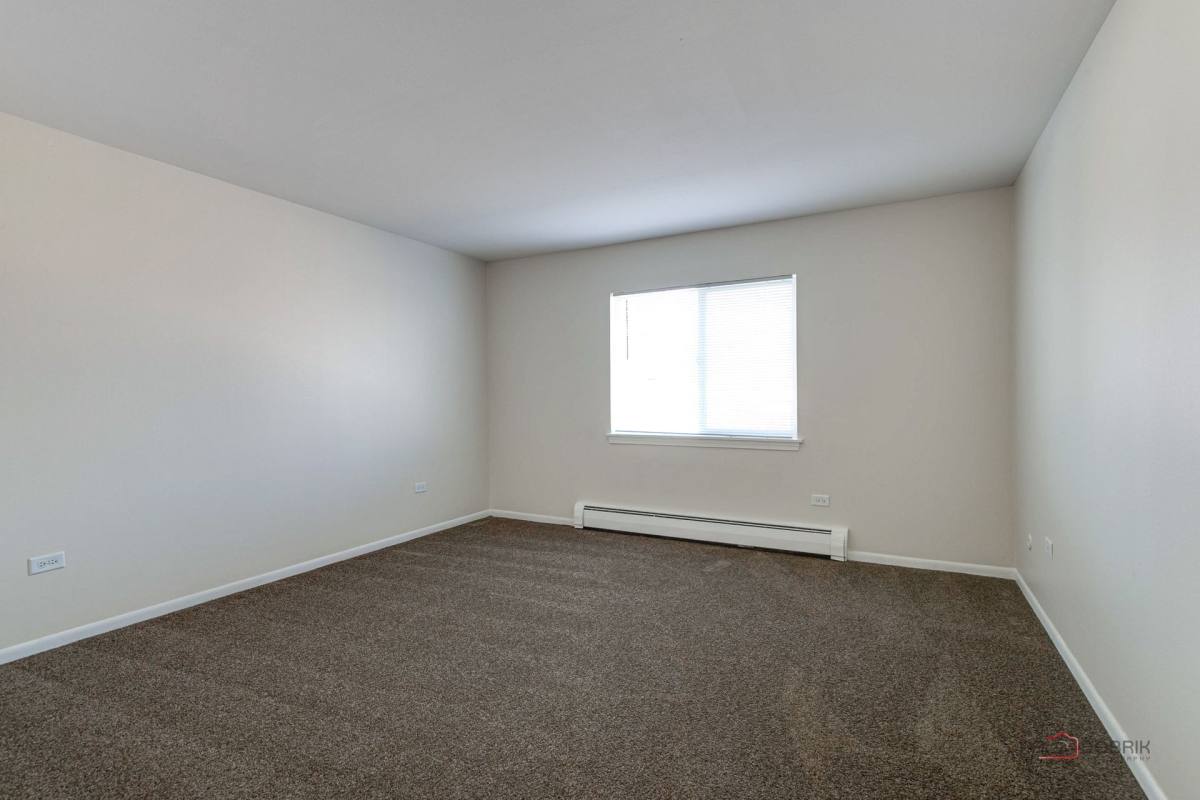 Apartment for rent at 550 Deepwoods Dr, Mundelein, IL 60060