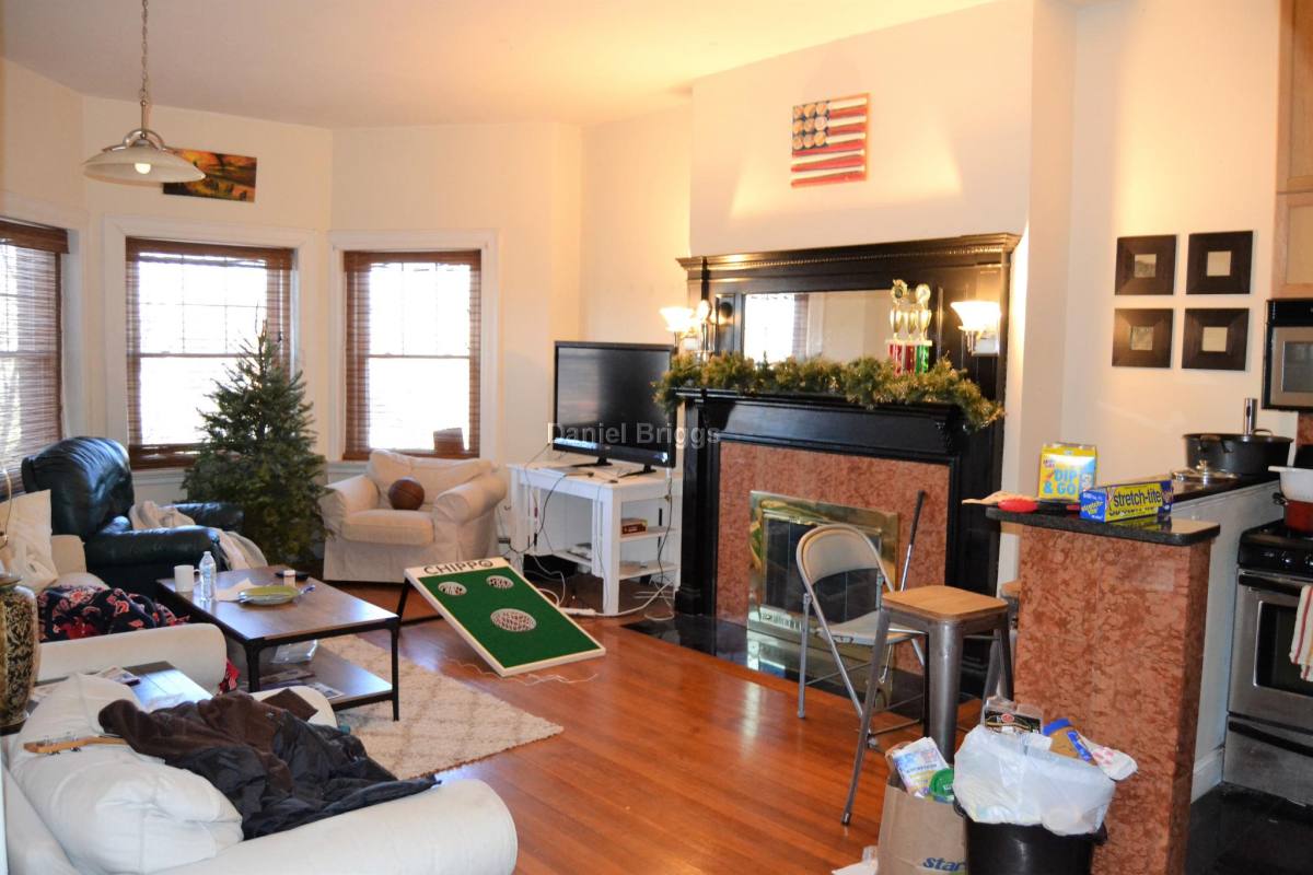 Apartment for rent at 1689 Beacon St #2, Brookline, MA 02445