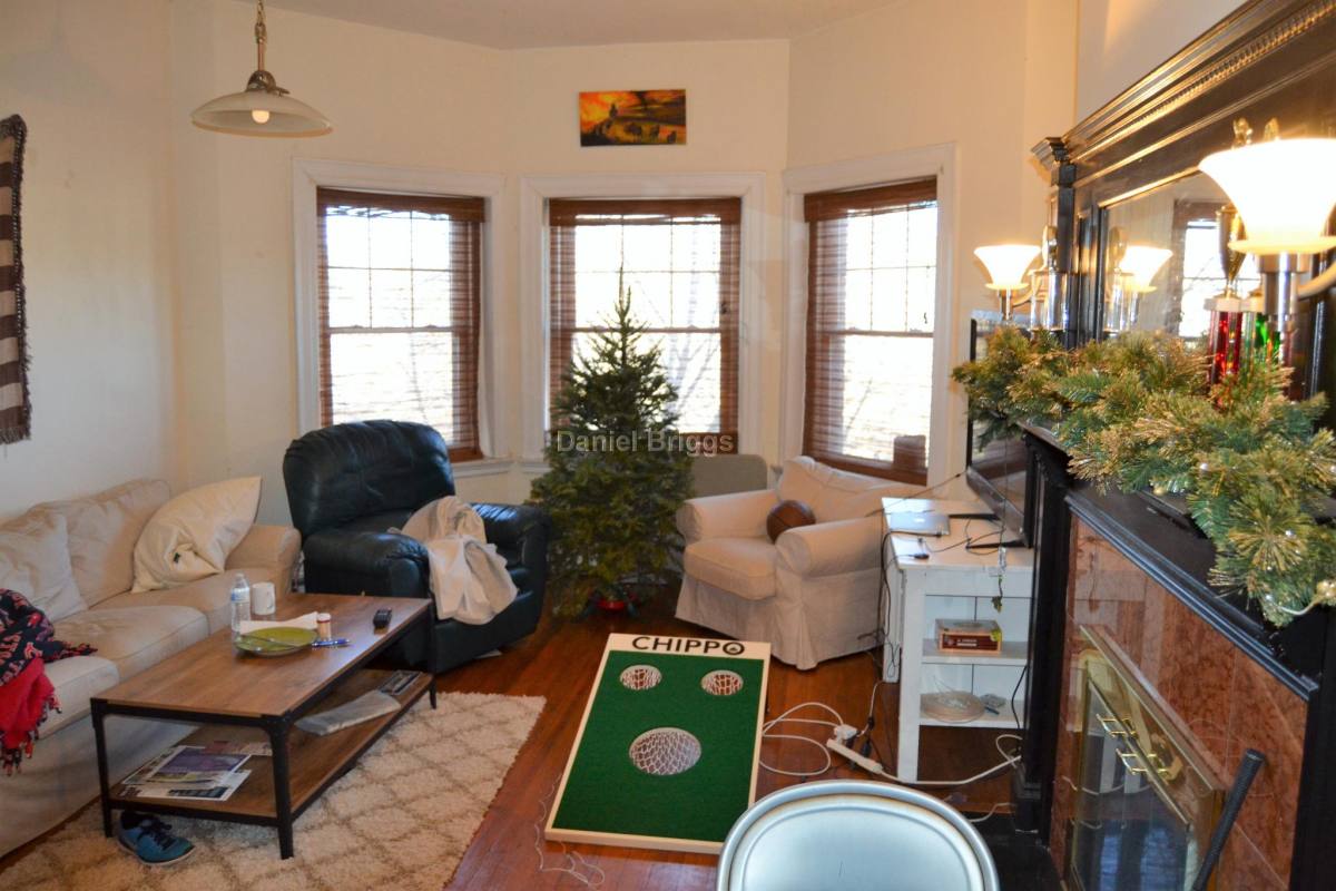 Apartment for rent at 1689 Beacon St #2, Brookline, MA 02445