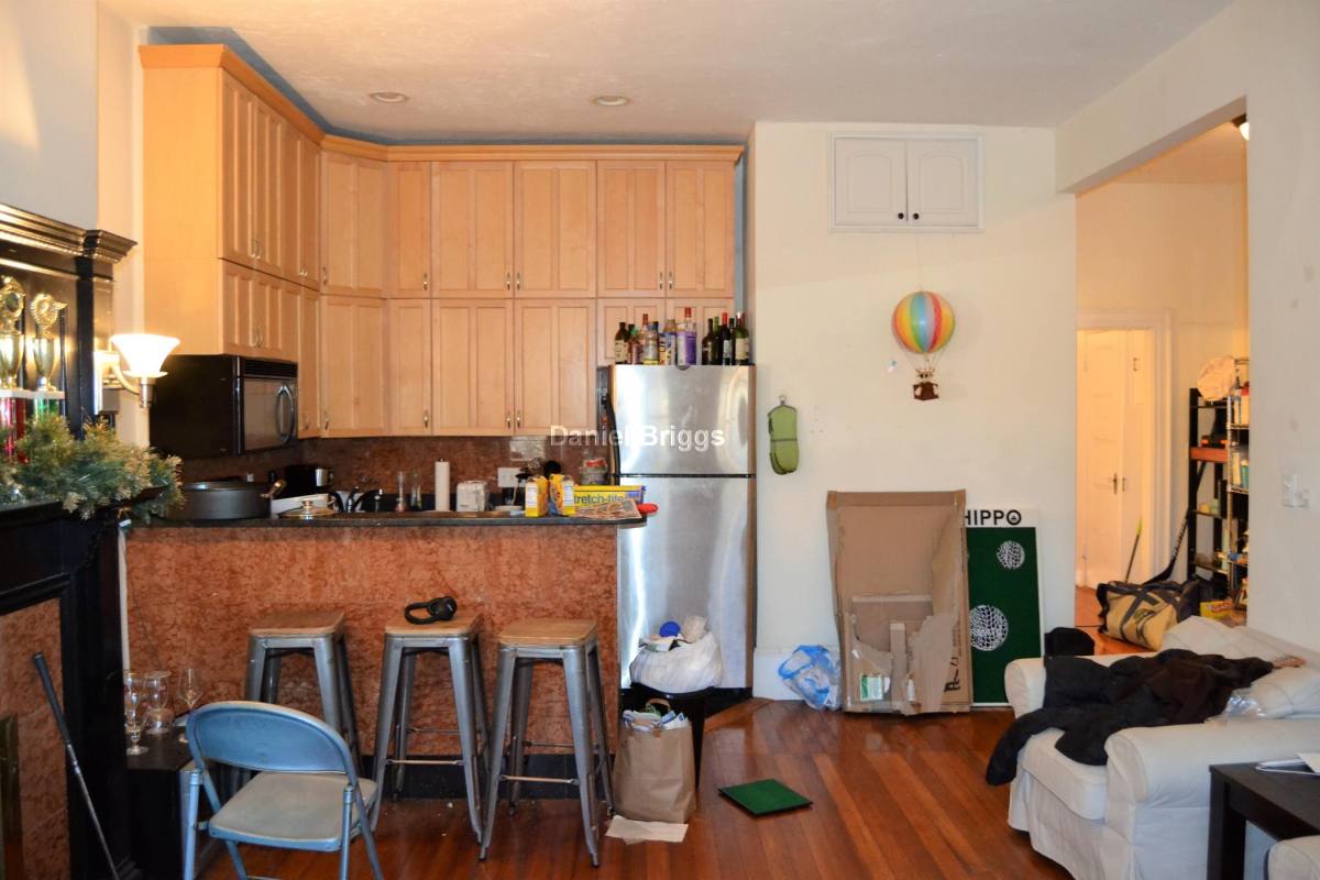 Apartment for rent at 1689 Beacon St #2, Brookline, MA 02445