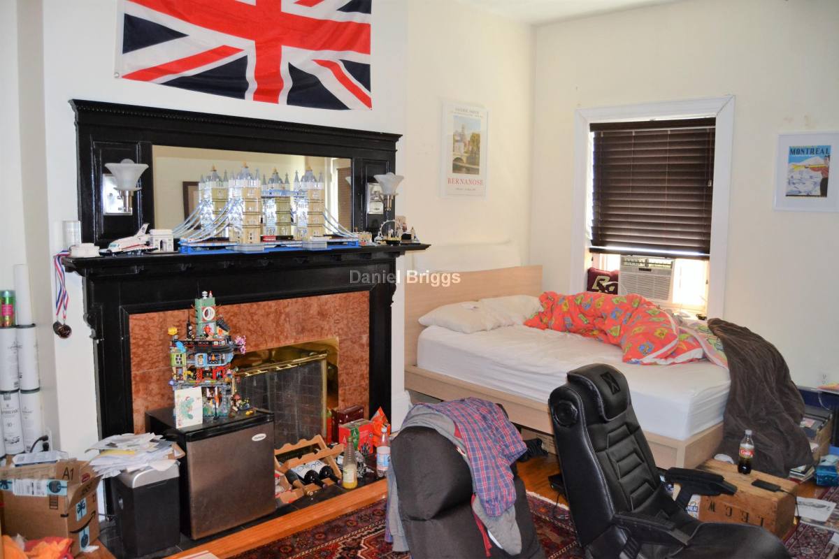 Apartment for rent at 1689 Beacon St #2, Brookline, MA 02445