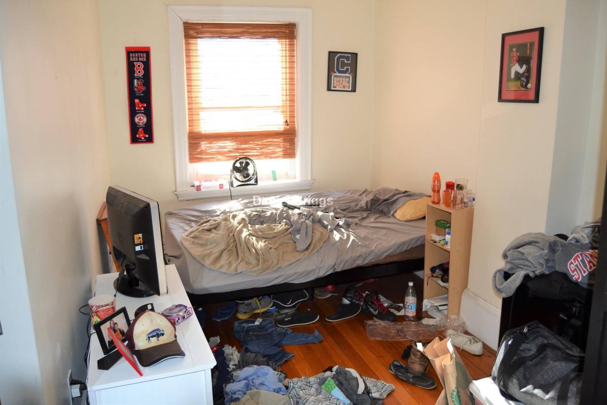 Apartment for rent at 1689 Beacon St #2, Brookline, MA 02445