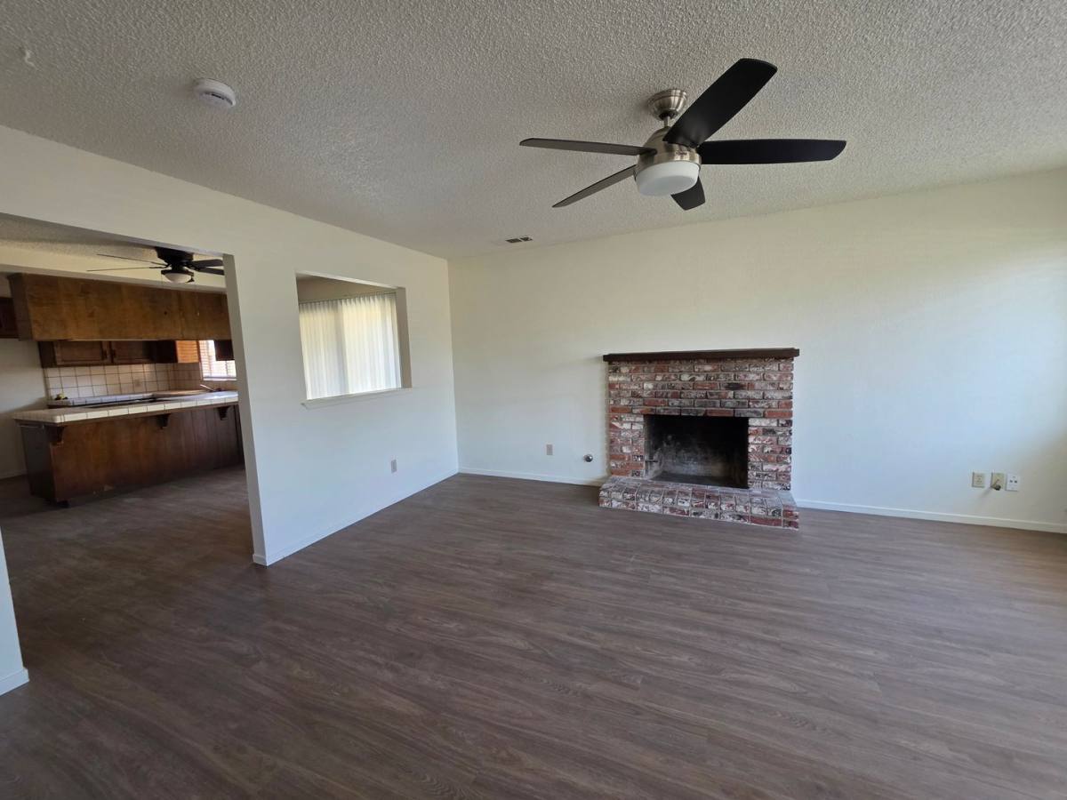 Apartment for rent at 1723, 1725 E Vassar Dr, Visalia, CA 93292