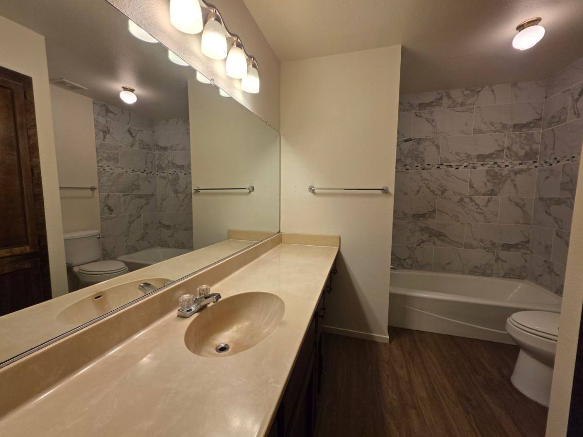 Apartment for rent at 1723, 1725 E Vassar Dr, Visalia, CA 93292