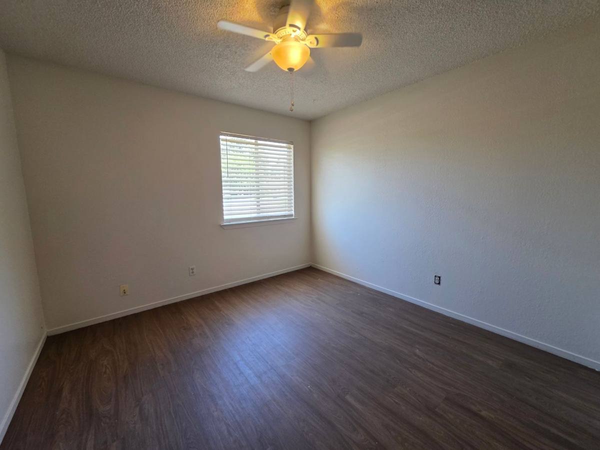 Apartment for rent at 1723, 1725 E Vassar Dr, Visalia, CA 93292