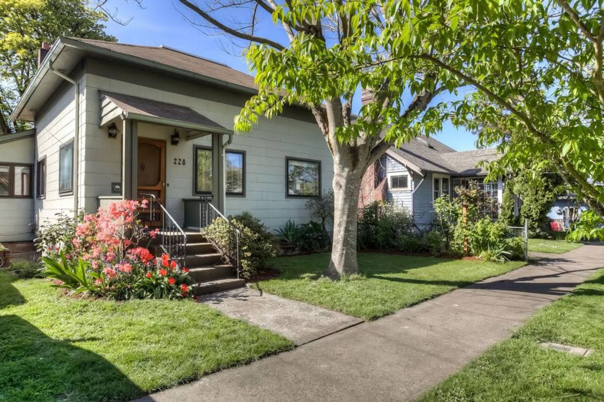 Apartment for rent at 228 NW 11th St, Corvallis, OR 97330