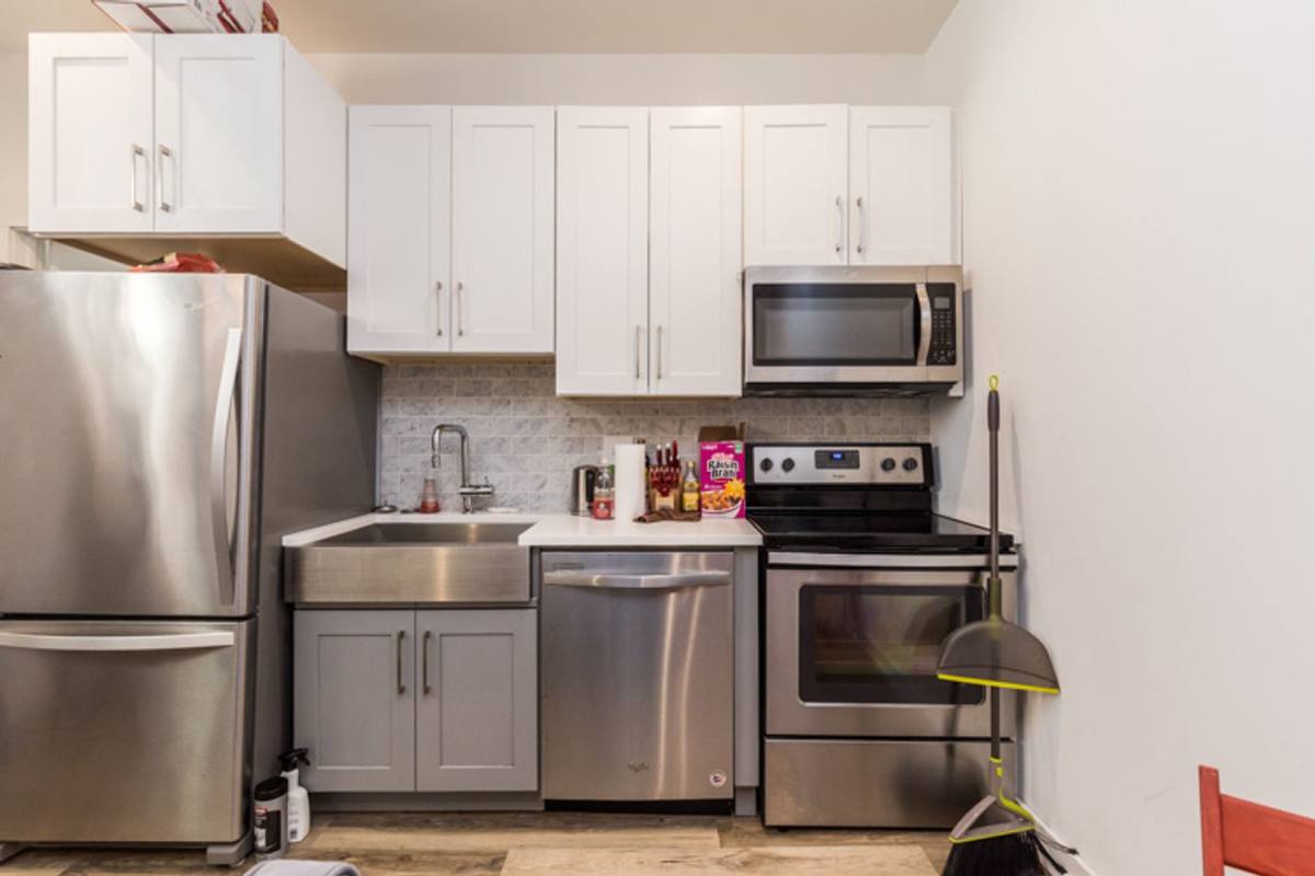 Townhouse for rent at 331 S 12th St, Philadelphia, PA 19107