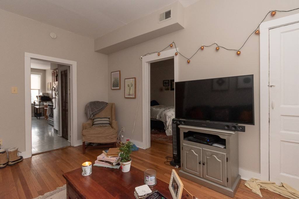 Apartment for rent at 949 Hoyne #5, Chicago, IL 60622