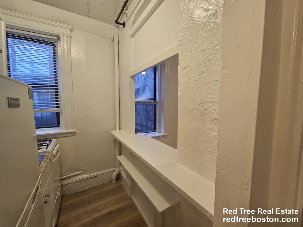 Apartment for rent at 24 Phillips St #5, Boston, MA 02114