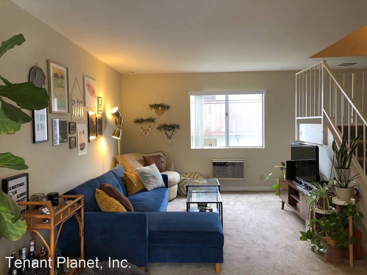 Apartment for rent at 8039 Caminito De Pizza, San Diego, CA 92108