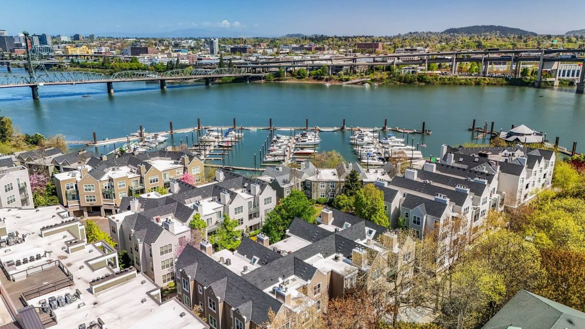 Condo for rent at 205 SW Montgomery St, Portland, OR 97201
