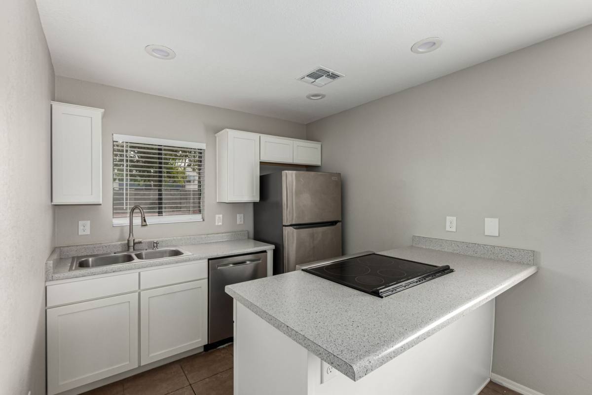 Townhouse for rent at 286 W Palomino Dr, Chandler, AZ 85225