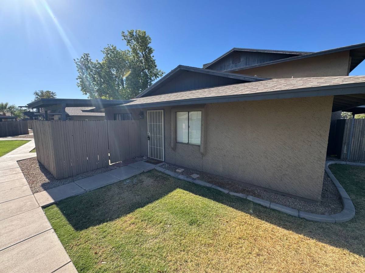 Townhouse for rent at 286 W Palomino Dr, Chandler, AZ 85225
