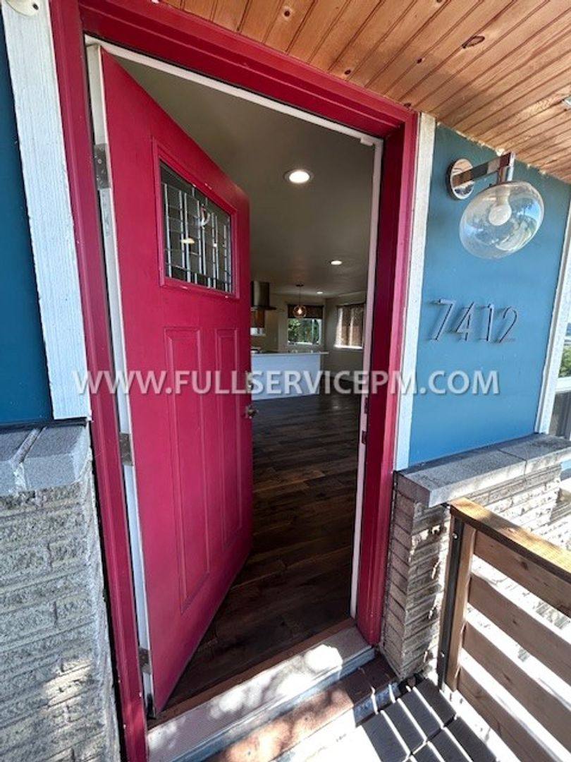 House for rent at 7412 Military Rd S, Seattle, WA 98108