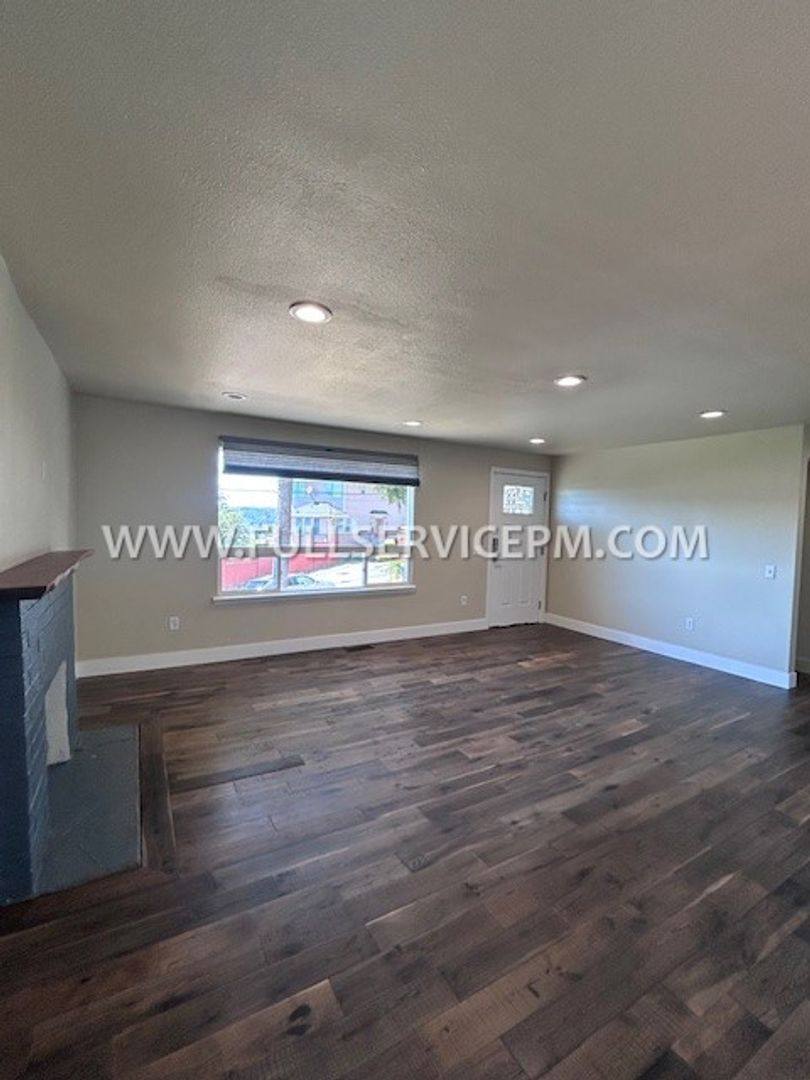 House for rent at 7412 Military Rd S, Seattle, WA 98108