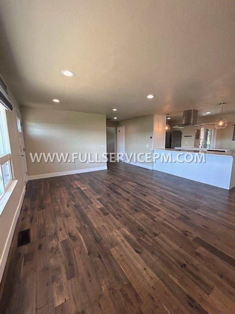 House for rent at 7412 Military Rd S, Seattle, WA 98108
