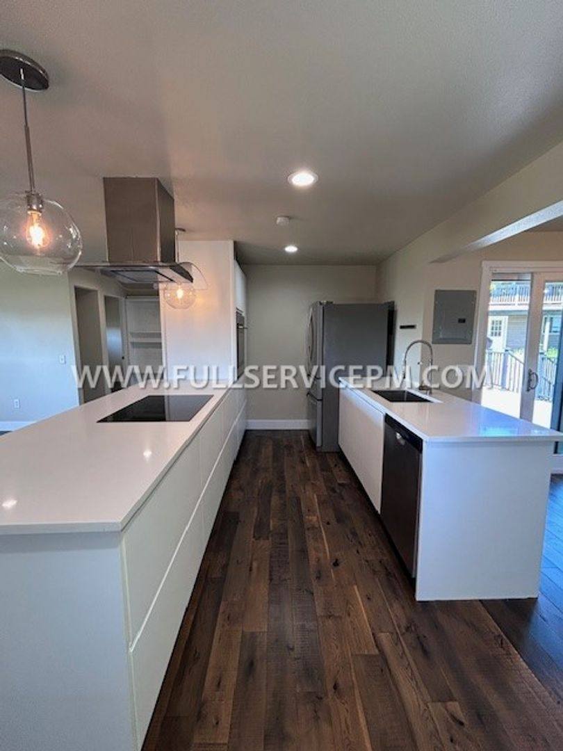 House for rent at 7412 Military Rd S, Seattle, WA 98108