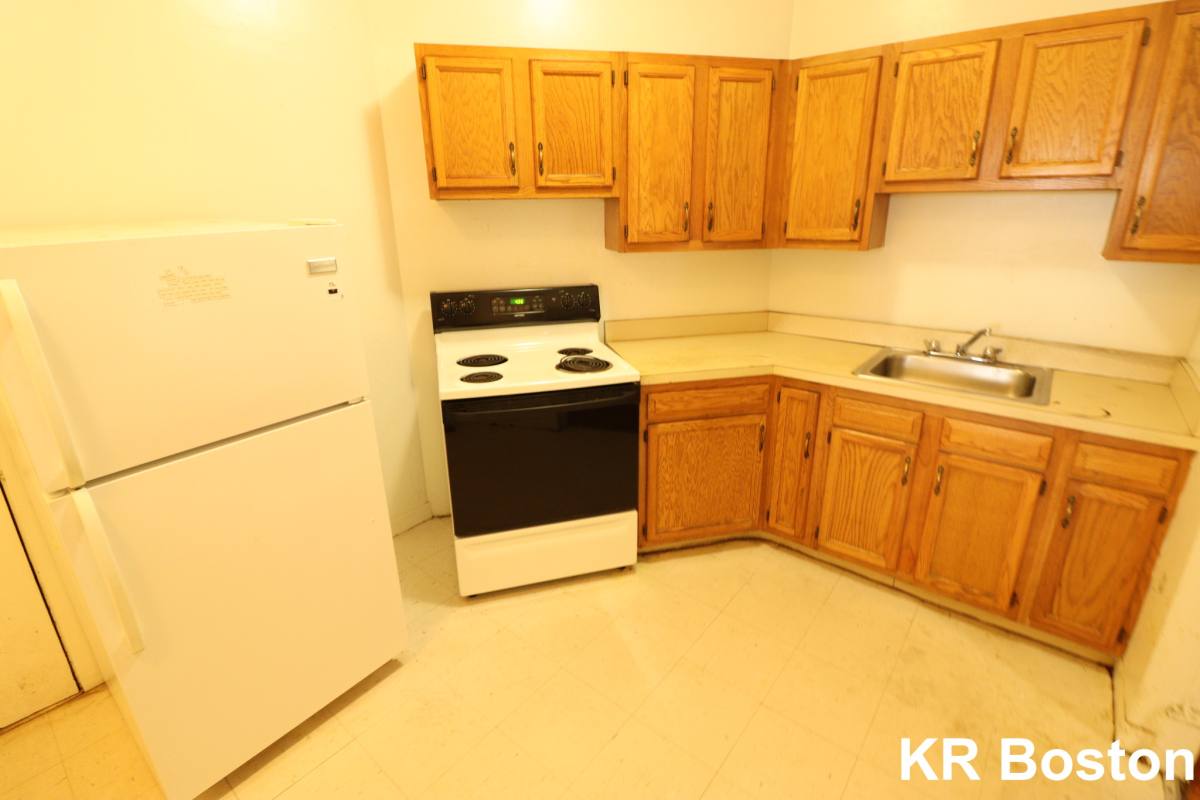 Apartment for rent at 1589 Beacon St, Brookline, MA 02446