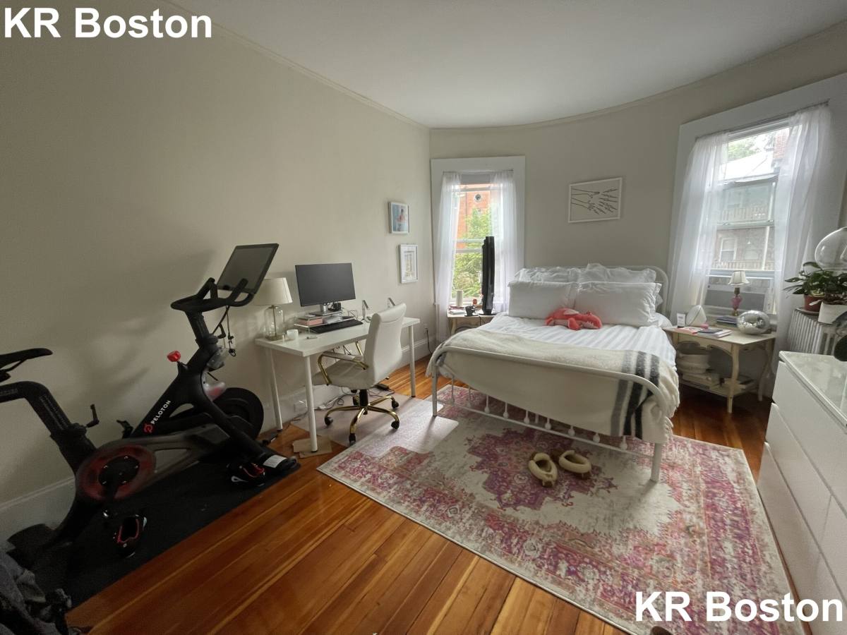 Apartment for rent at 1589 Beacon St, Brookline, MA 02446