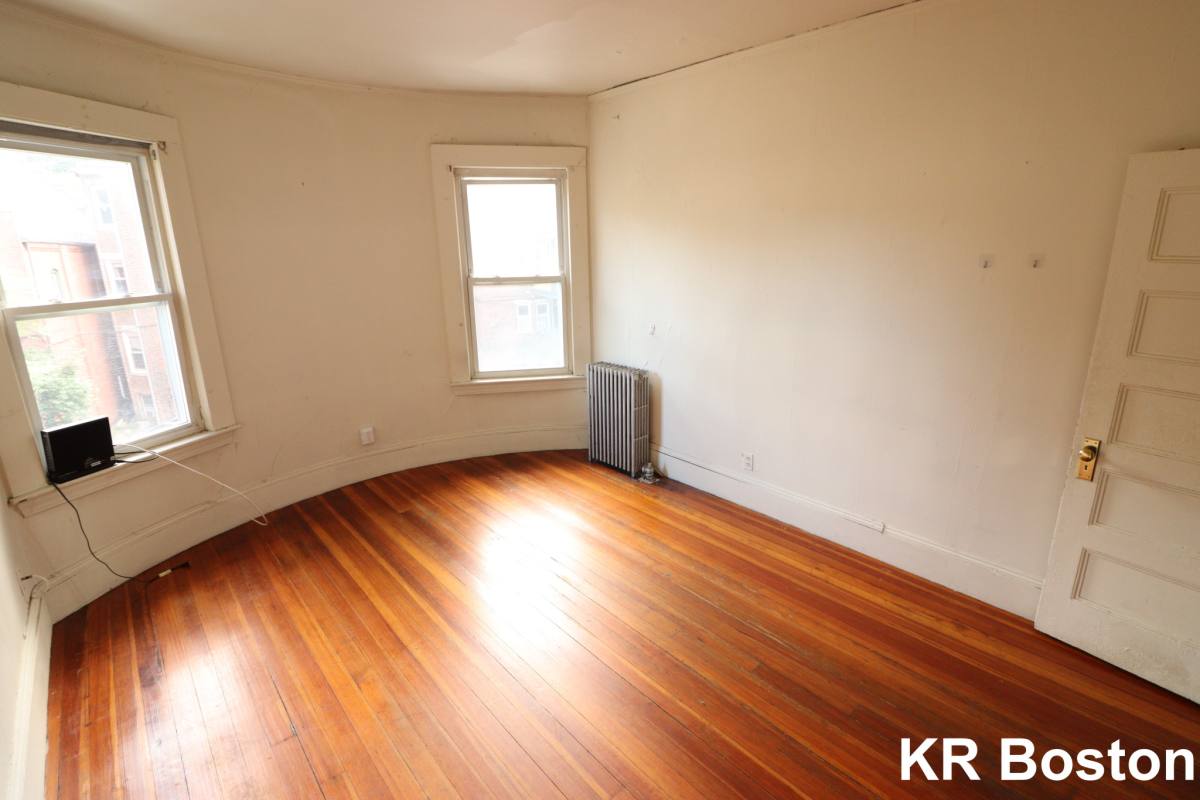Apartment for rent at 1589 Beacon St, Brookline, MA 02446