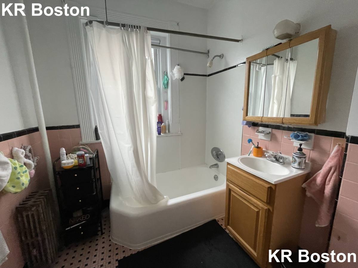 Apartment for rent at 1589 Beacon St, Brookline, MA 02446