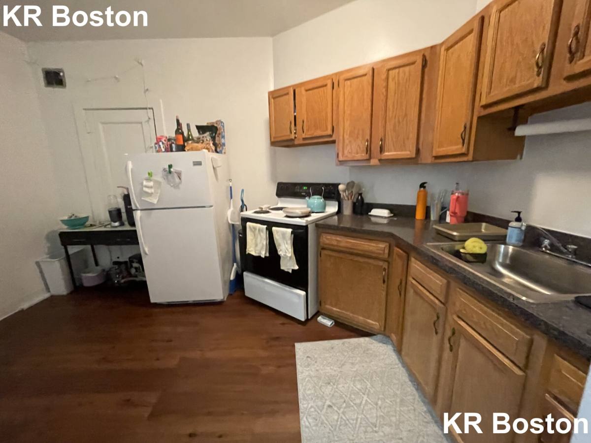Apartment for rent at 1589 Beacon St, Brookline, MA 02446