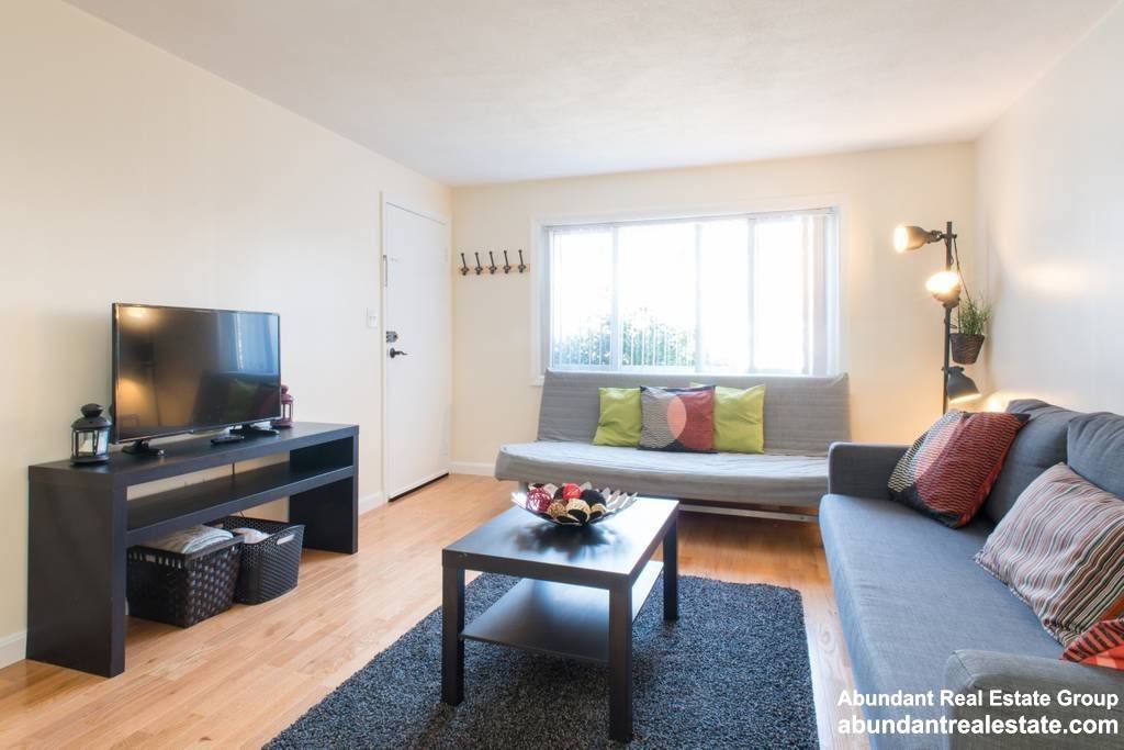 Apartment for rent at 17 Oxford Cr, Belmont, MA 02478
