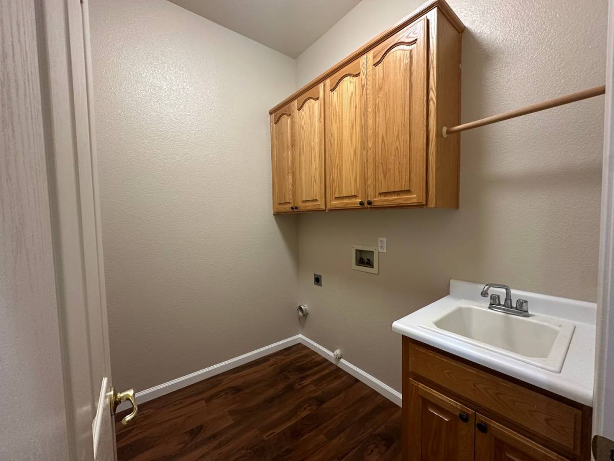 House for rent at 416 Farinelli Parkway, Escalon, CA 95320