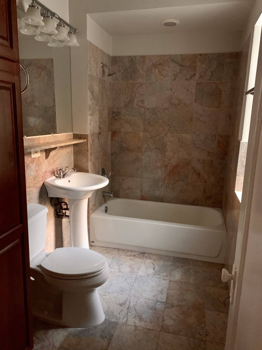 Apartment for rent at 1042 Bryn Mawr - 2nd, Chicago, IL 60660