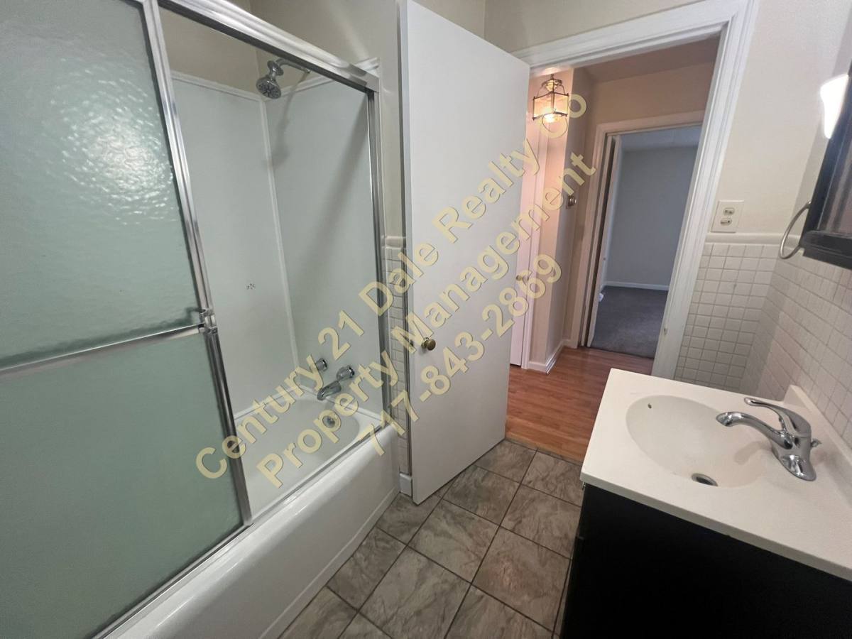 House for rent at 303 Maywood Rd, York, PA 17402