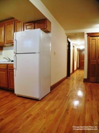 Apartment for rent at 849 W Grace St #G, Chicago, IL 60613