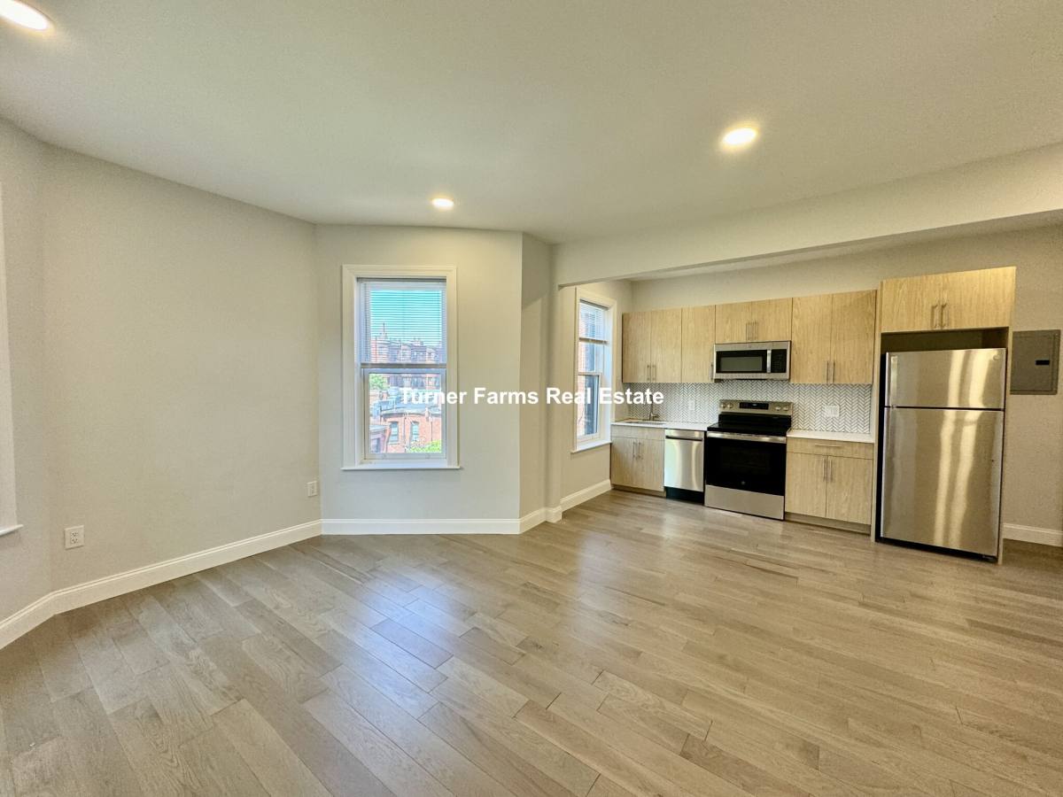 Apartment for rent at 379 Commonwealth Ave #9, Boston, MA 02116