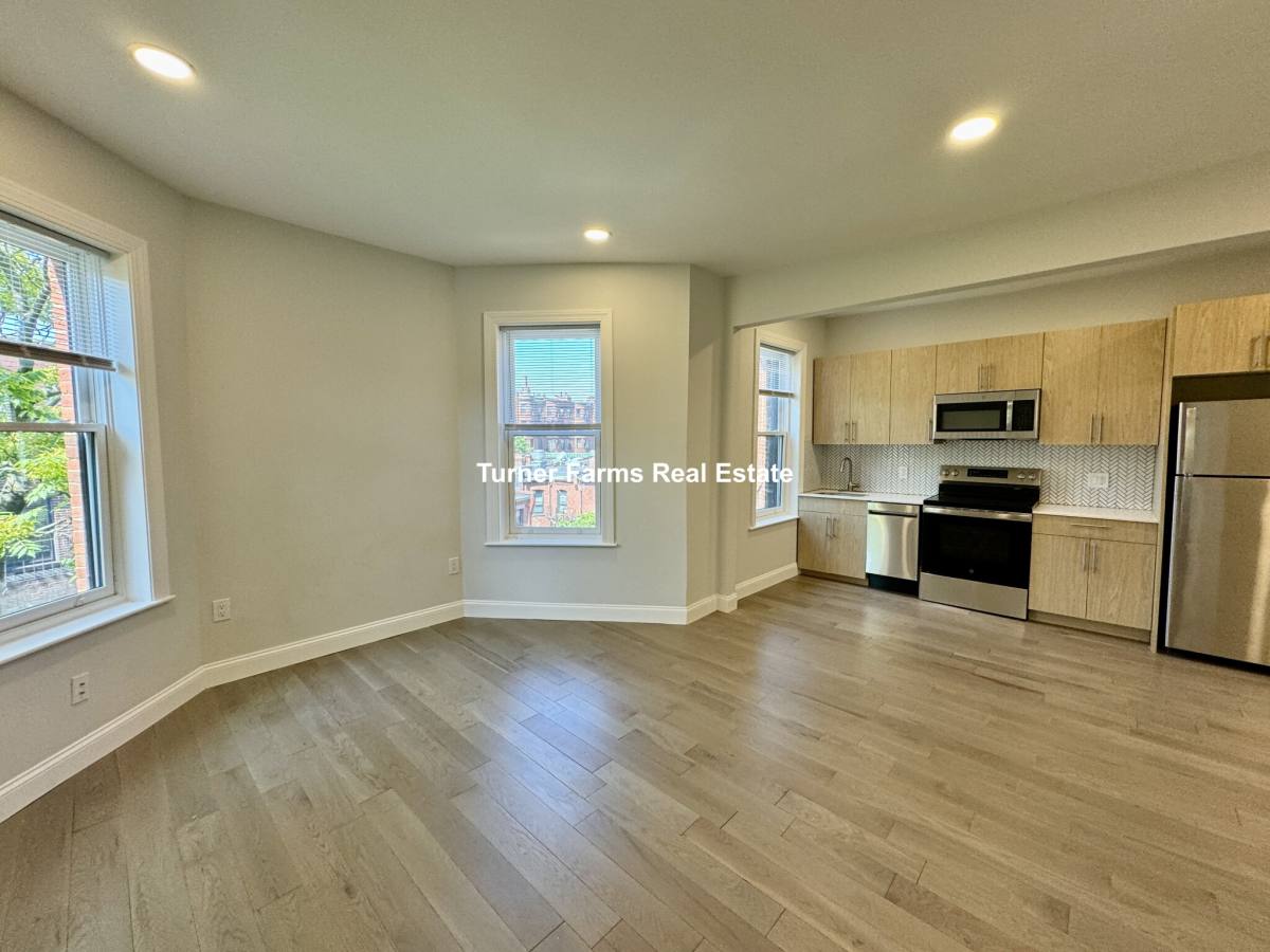 Apartment for rent at 379 Commonwealth Ave #9, Boston, MA 02116