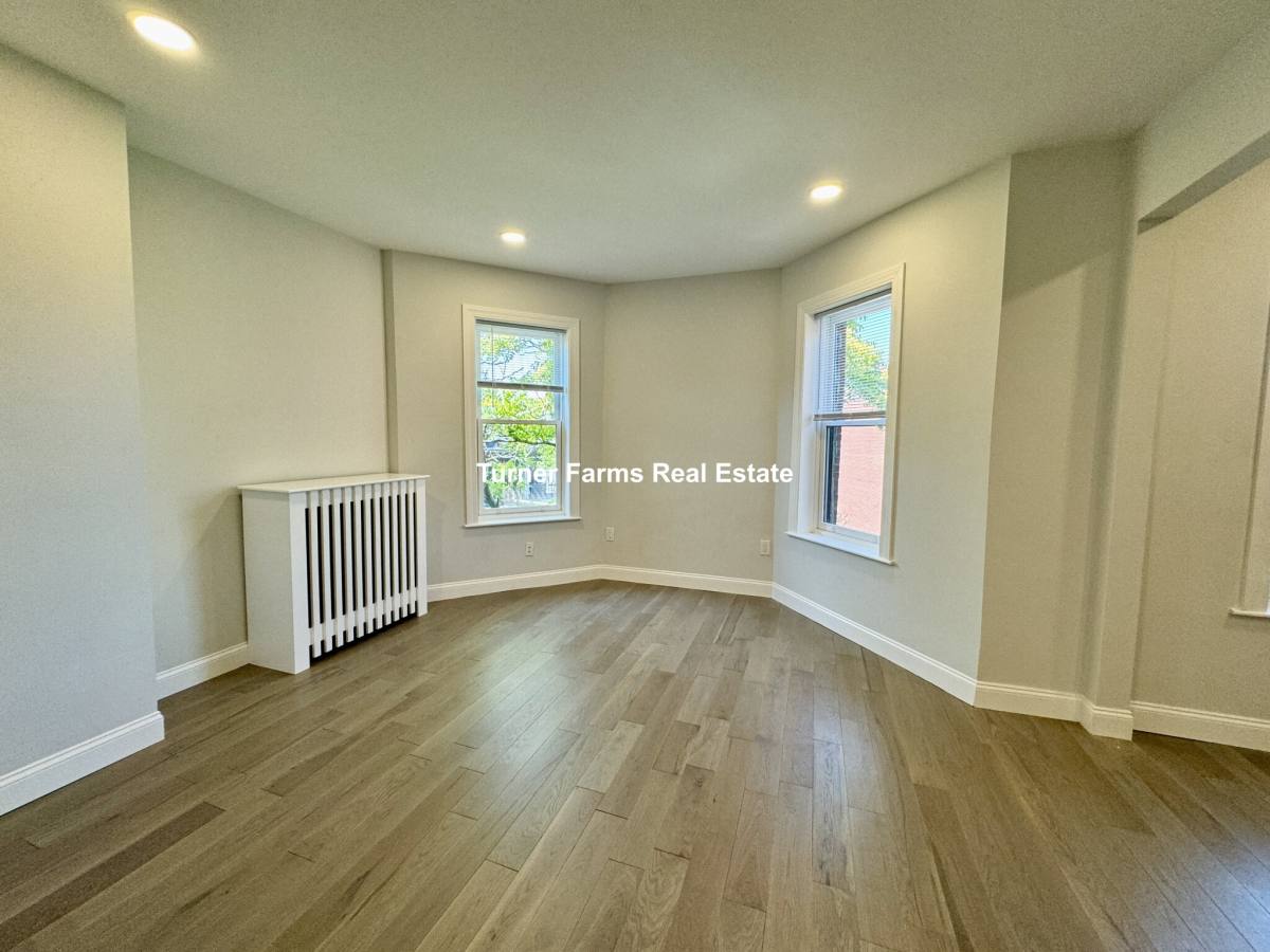 Apartment for rent at 379 Commonwealth Ave #9, Boston, MA 02116