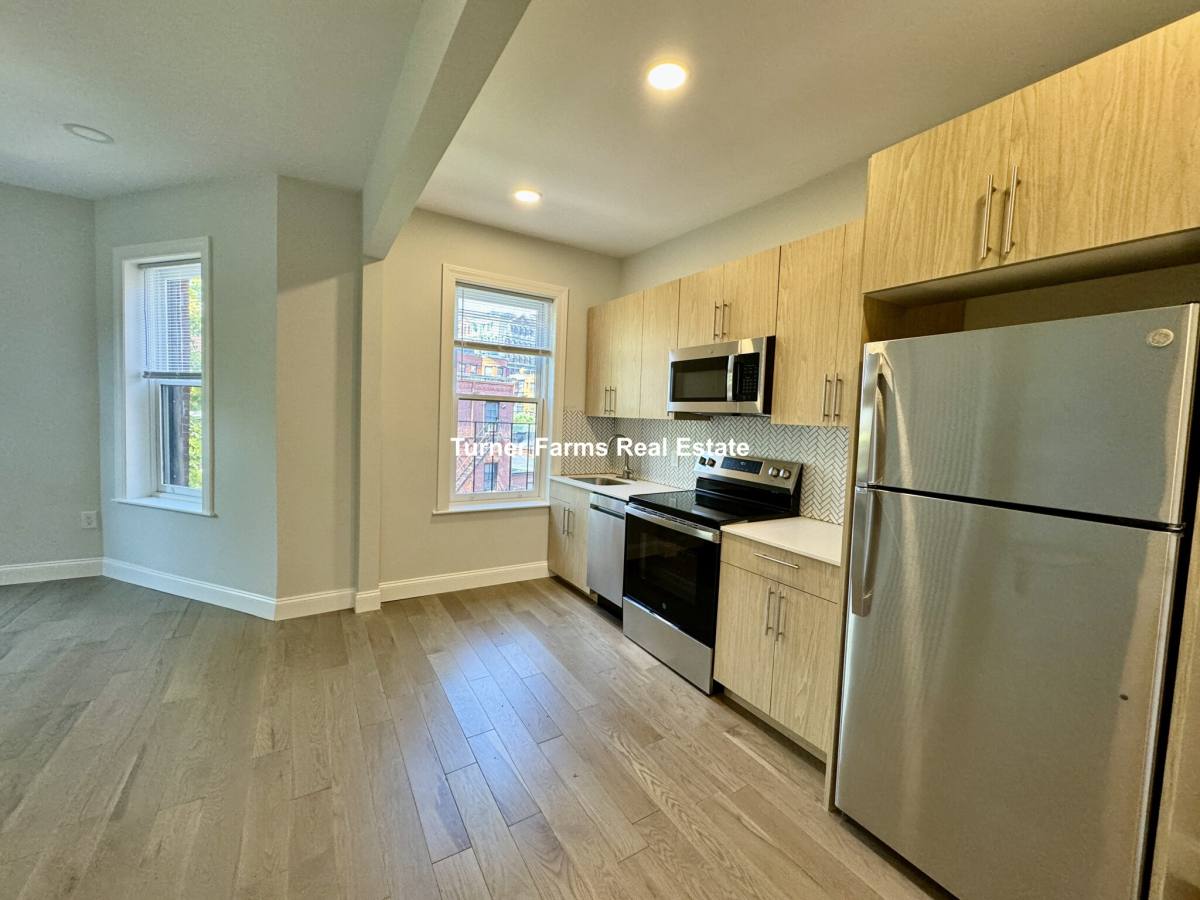 Apartment for rent at 379 Commonwealth Ave #9, Boston, MA 02116