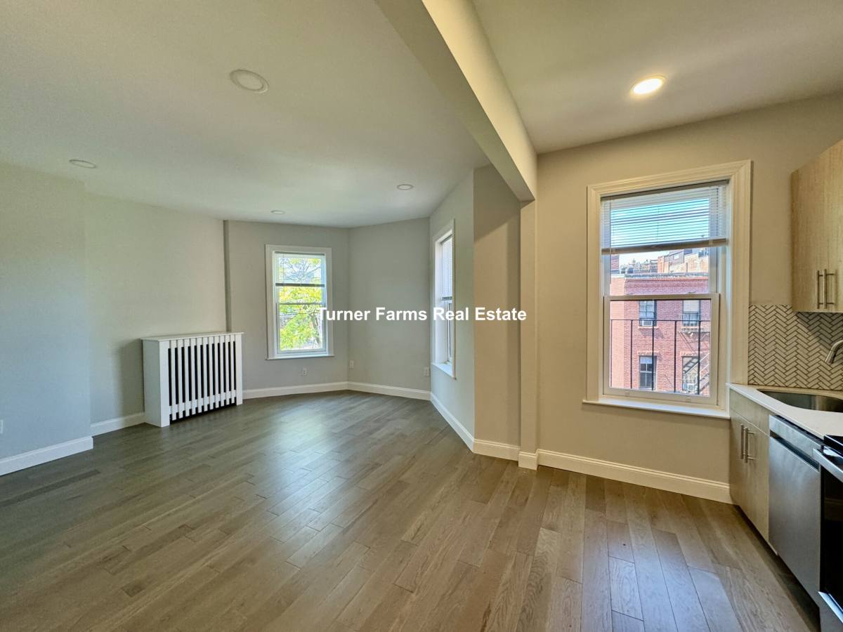 Apartment for rent at 379 Commonwealth Ave #9, Boston, MA 02116