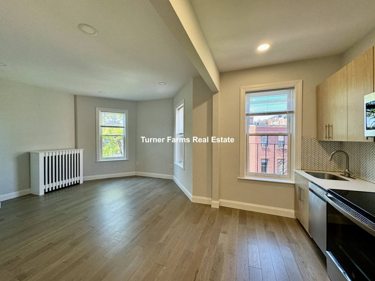 Apartment for rent at 379 Commonwealth Ave #9, Boston, MA 02116