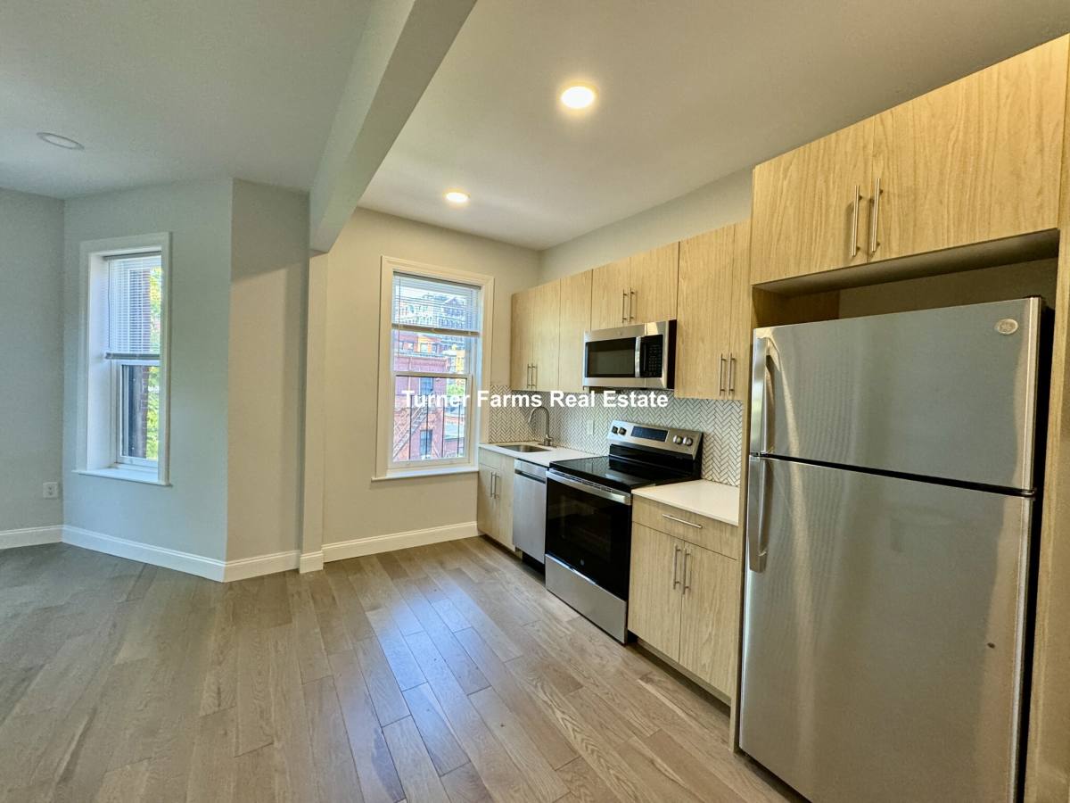 Apartment for rent at 379 Commonwealth Ave #9, Boston, MA 02116
