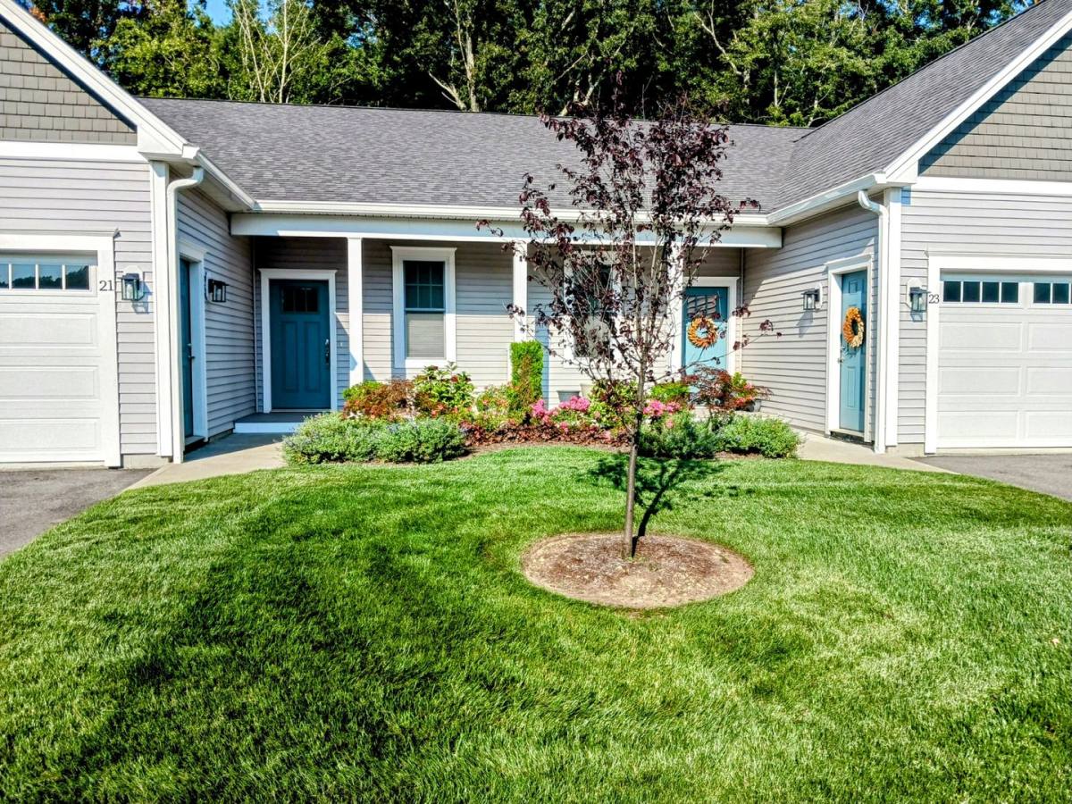 Townhouse for rent at 171 Greenbush Rd, West Warwick, RI 02893