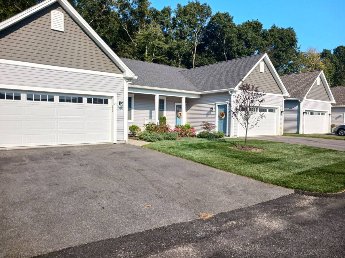 Townhouse for rent at 171 Greenbush Rd, West Warwick, RI 02893