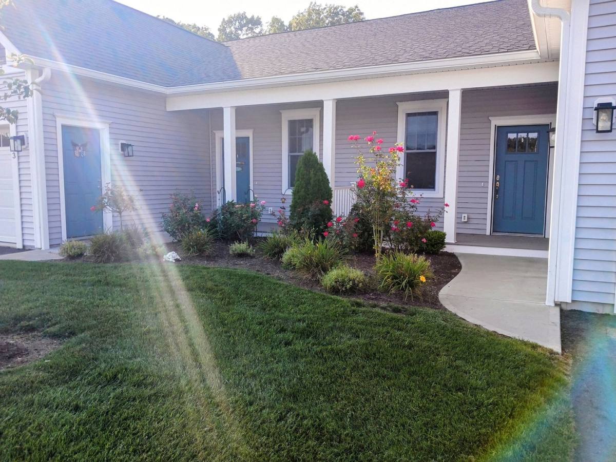 Townhouse for rent at 171 Greenbush Rd, West Warwick, RI 02893