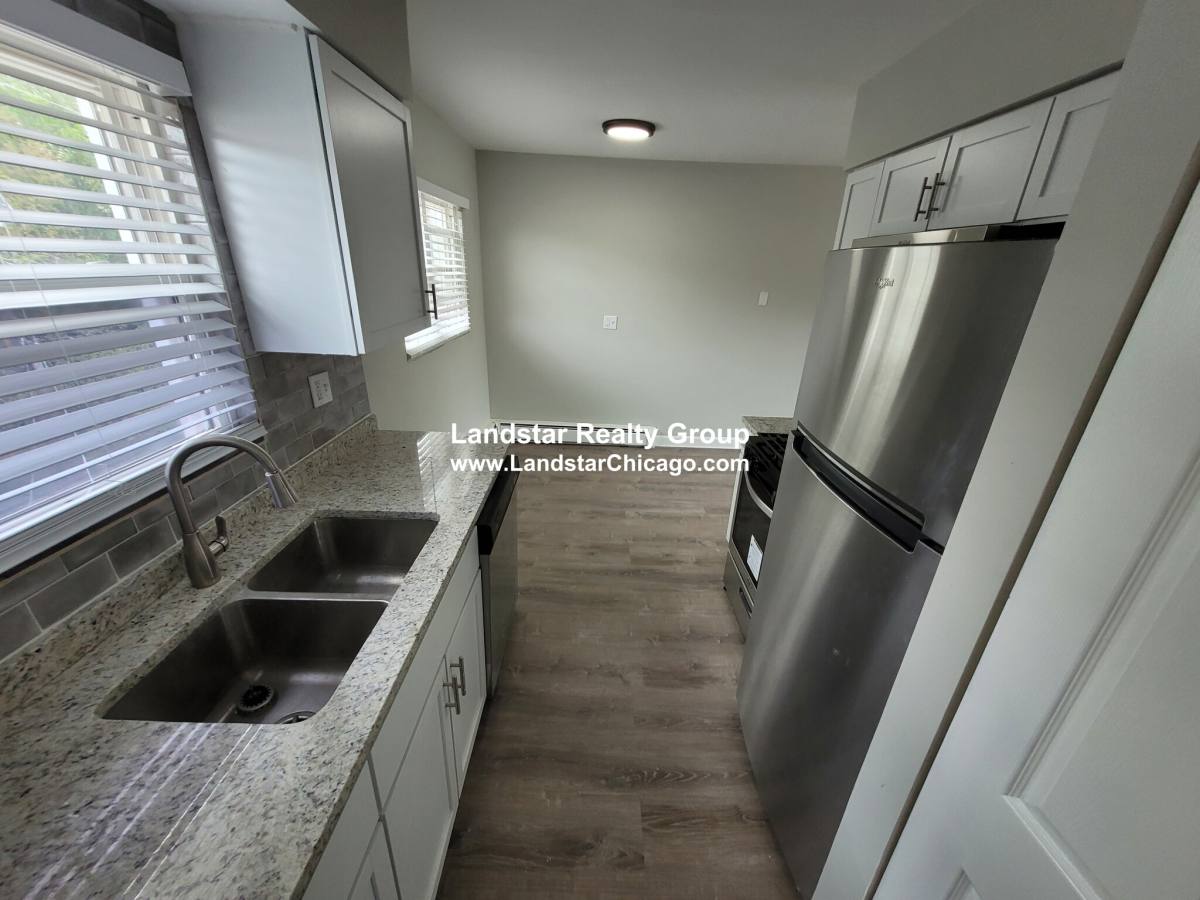 Apartment for rent at 1323 W Sherwin #2A, Chicago, IL 60626