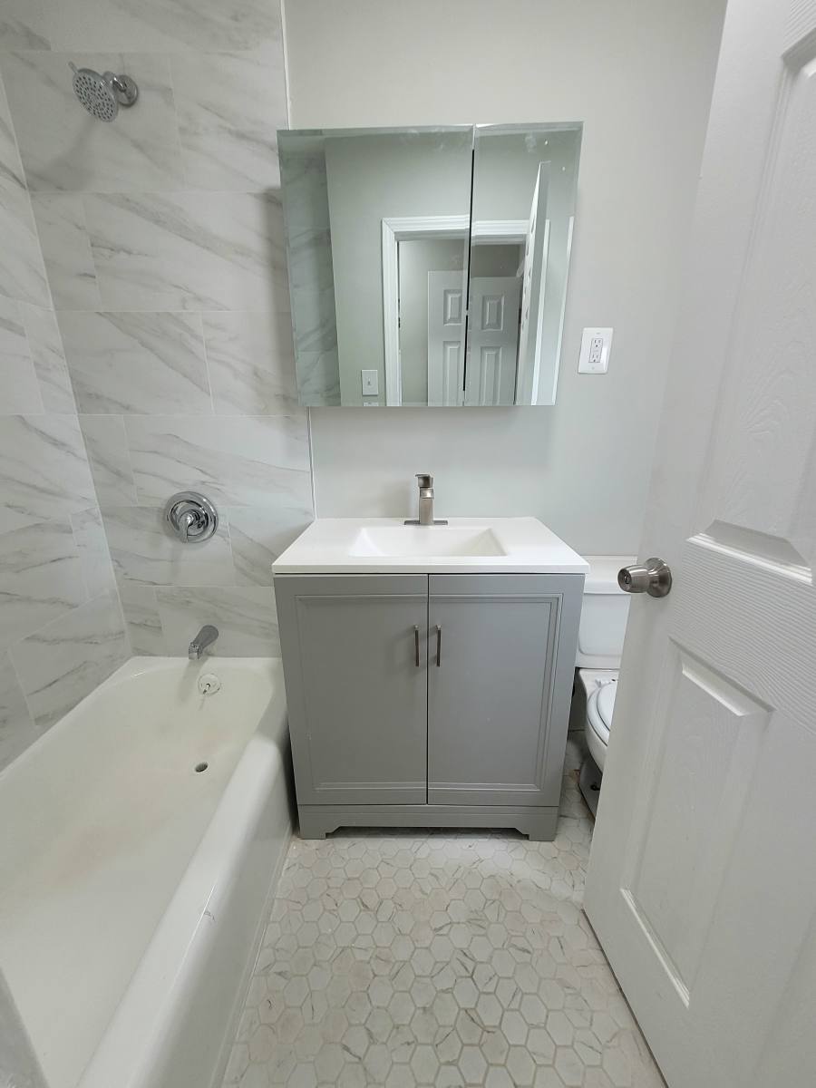 Apartment for rent at 1323 W Sherwin #2A, Chicago, IL 60626
