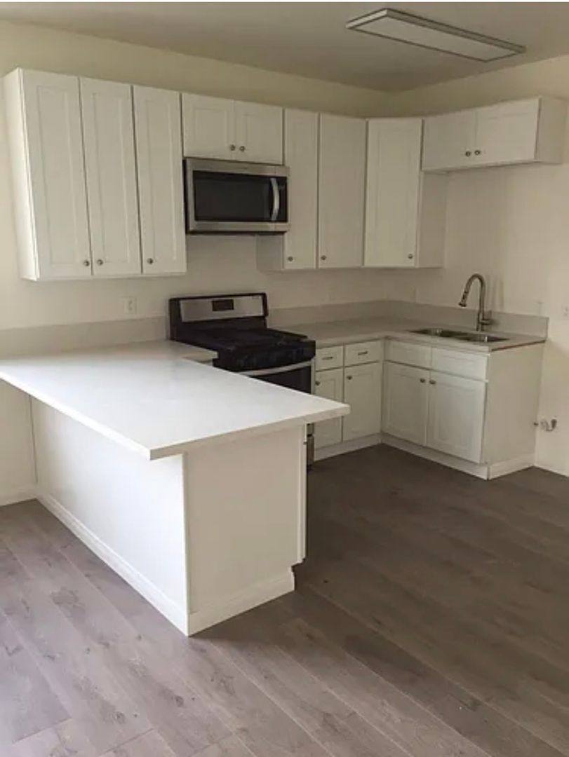Apartment for rent at 632 E Vernon Ave, Los Angeles, CA 90011
