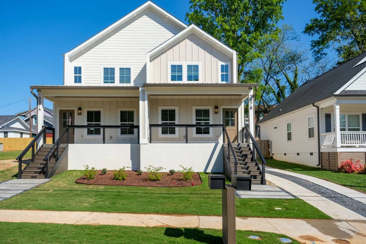 Townhouse for rent at 207 S Calhoun St, Greenville, SC 29601