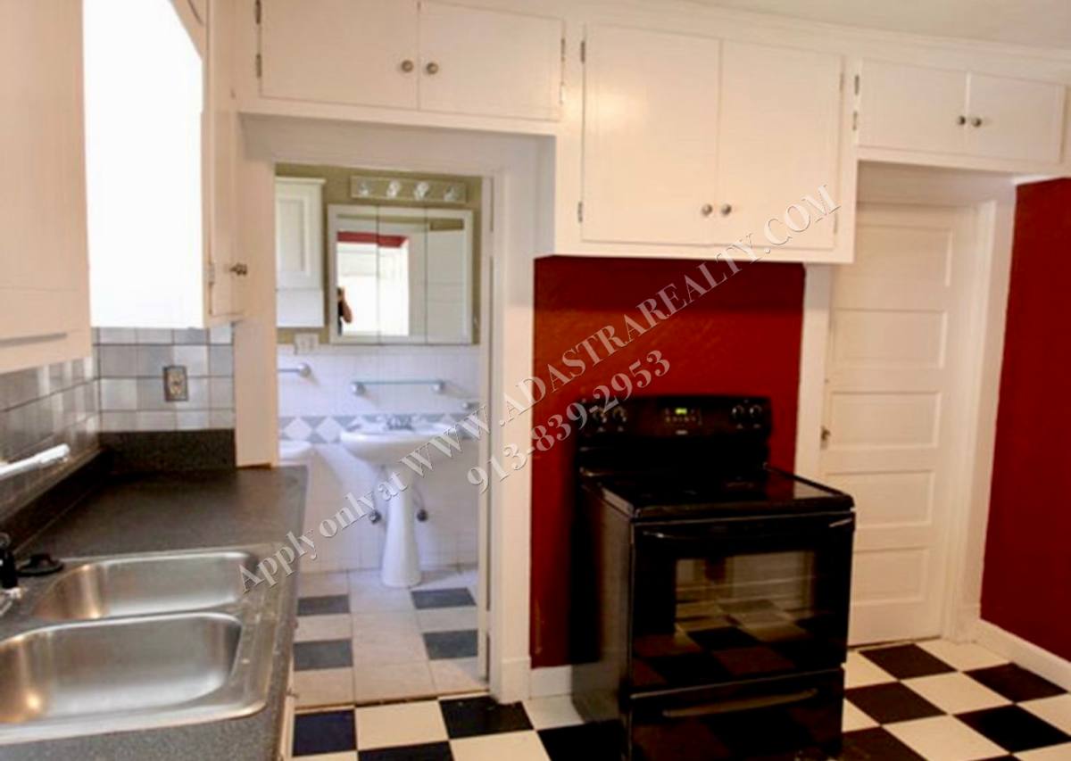 House for rent at 12 E 78th Terrace, Kansas City, MO 64114