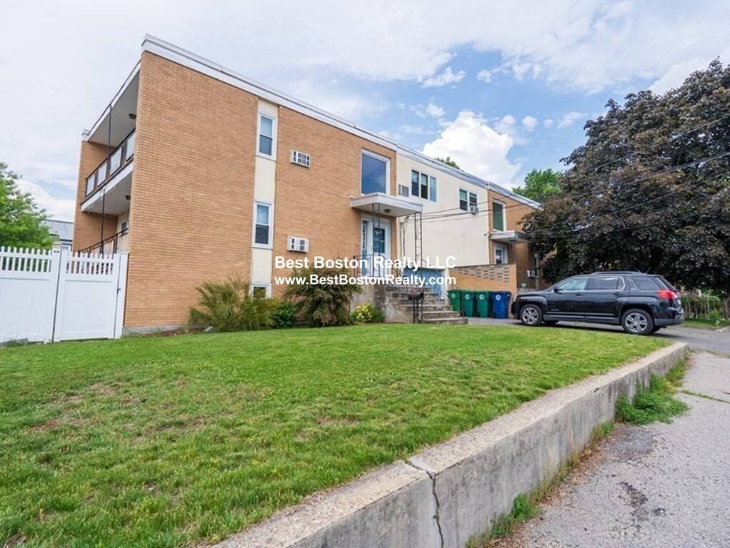 Townhouse for rent at 71 Silver Lake #71, Newton, MA 02458